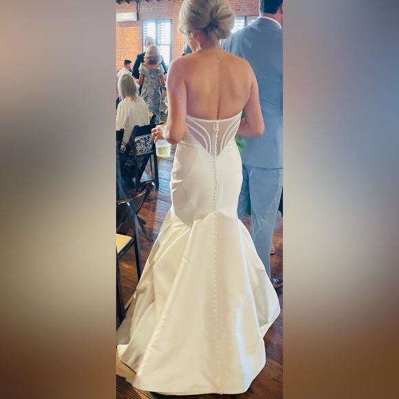 Martina Liana Wedding Dress - Picture 4 of 8